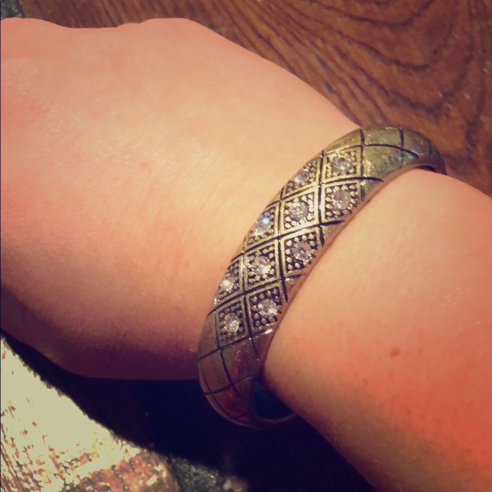 Hinge bracelet